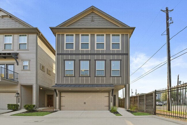 Foto del edificio - Spacious 4BR/3.5BA Home with In-Law Suite ...