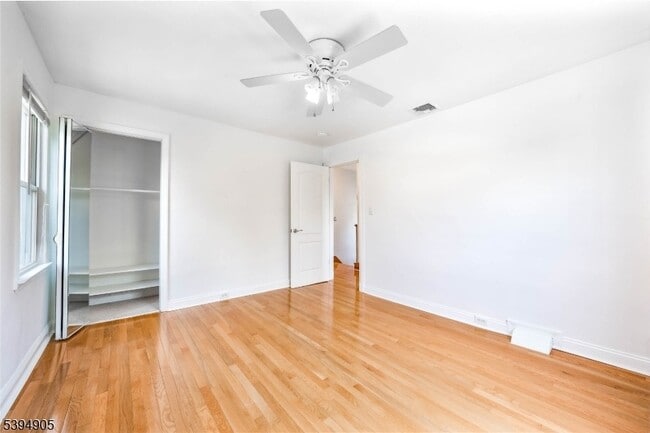 Building Photo - 85 Barrows Ave