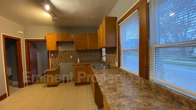 Building Photo - 444 W 98th St