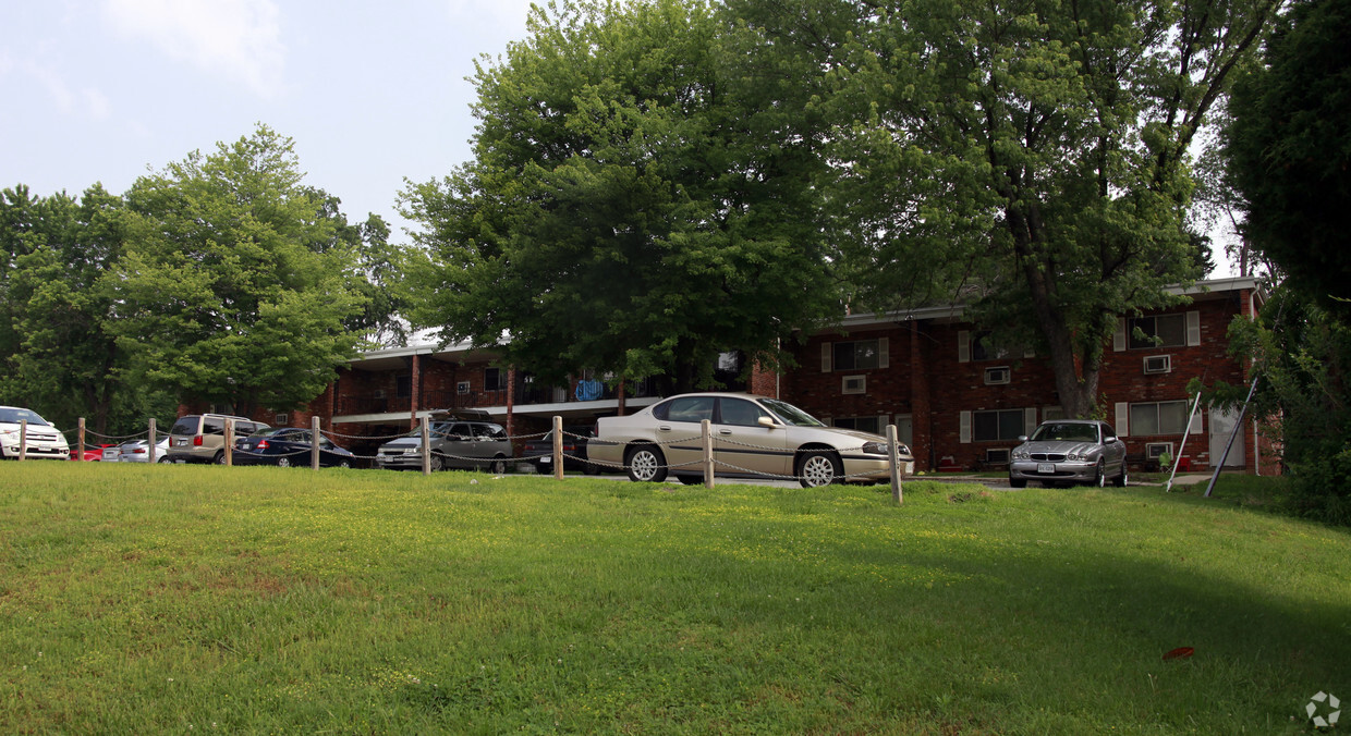 Primary Photo - Potomac Crest Apartments