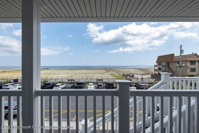 Building Photo - 1935 Oceanfront