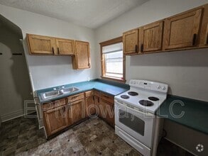 Building Photo - 215 17th St NE