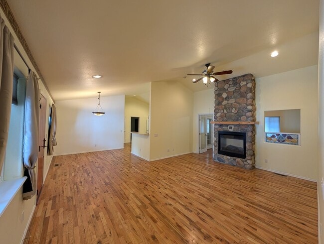Building Photo - 224 Capitan Cir