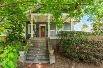 Building Photo - 613 Elm St