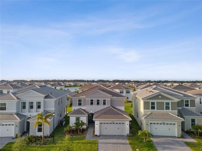 Foto del edificio - 14965 RedCove Pl
