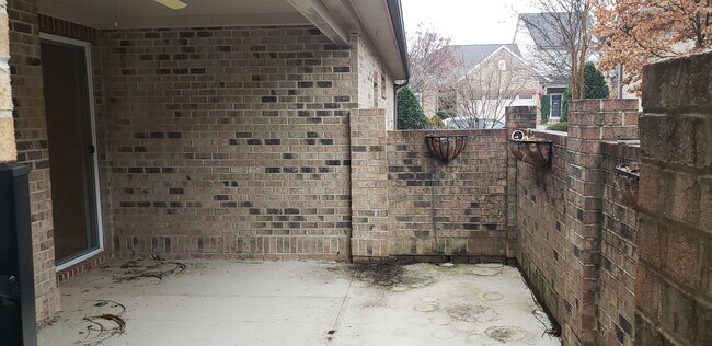 Building Photo - 315 St Nicholas Trl