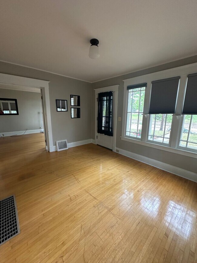 Building Photo - Single Family Home