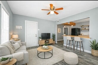 Building Photo - 4615 Schroeder St