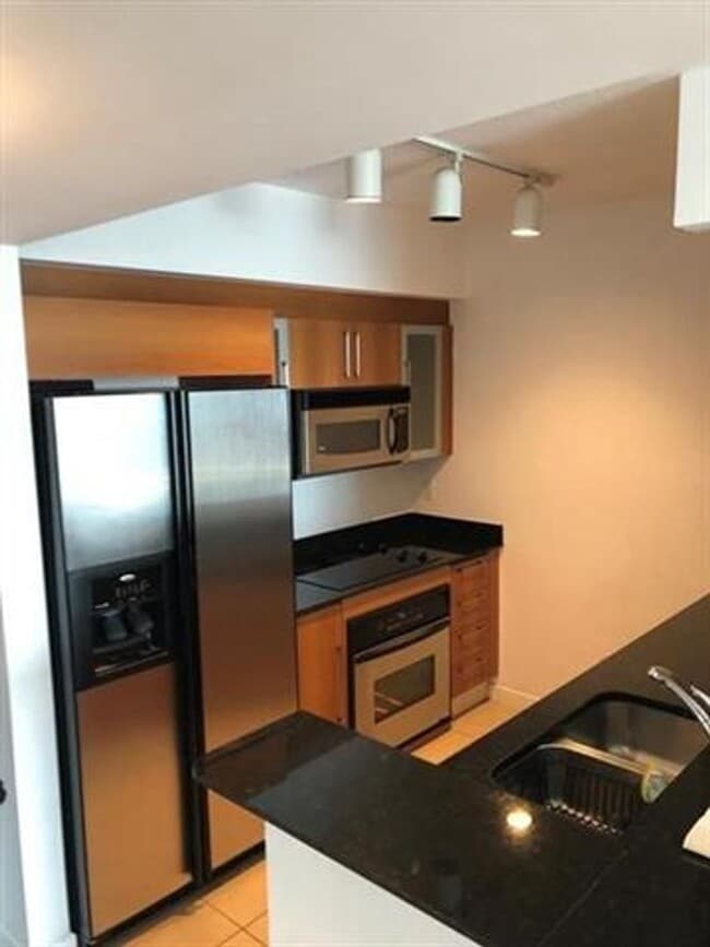 Foto del edificio - 325 S Biscayne Blvd