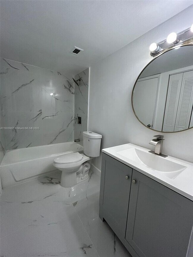 Foto del edificio - 496 NW 165th St