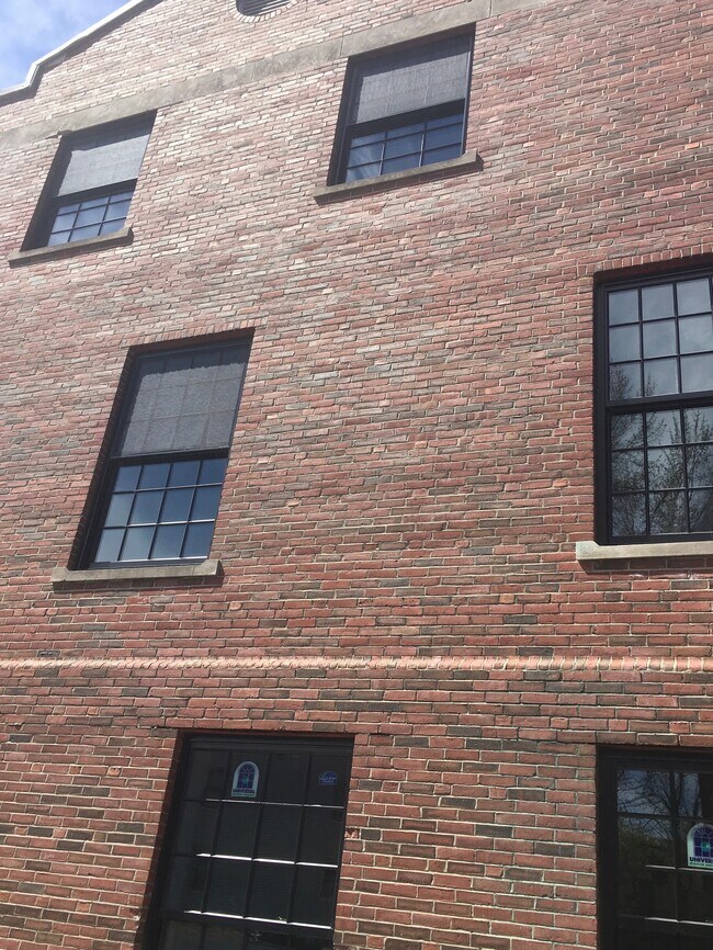 Photo - 181 Elm St Apartments