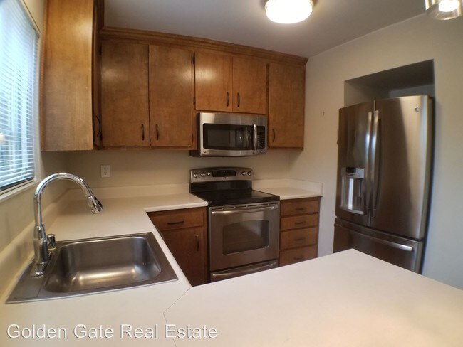 Building Photo - 2 br, 1.5 bath House - 3505-E Northwood Drive
