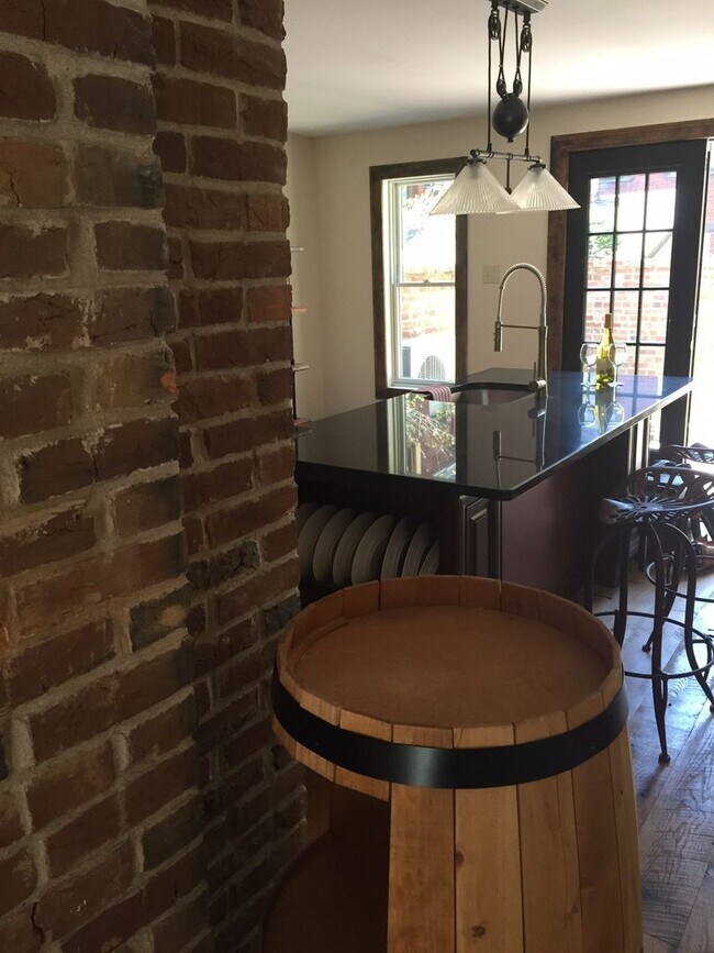 Building Photo - BEAUTIFUL, BRIGHT AND OPEN 1 BED, 1BATH  HOUSE IN HEART OF NOIRTHSIDE- AVAIL NOW!