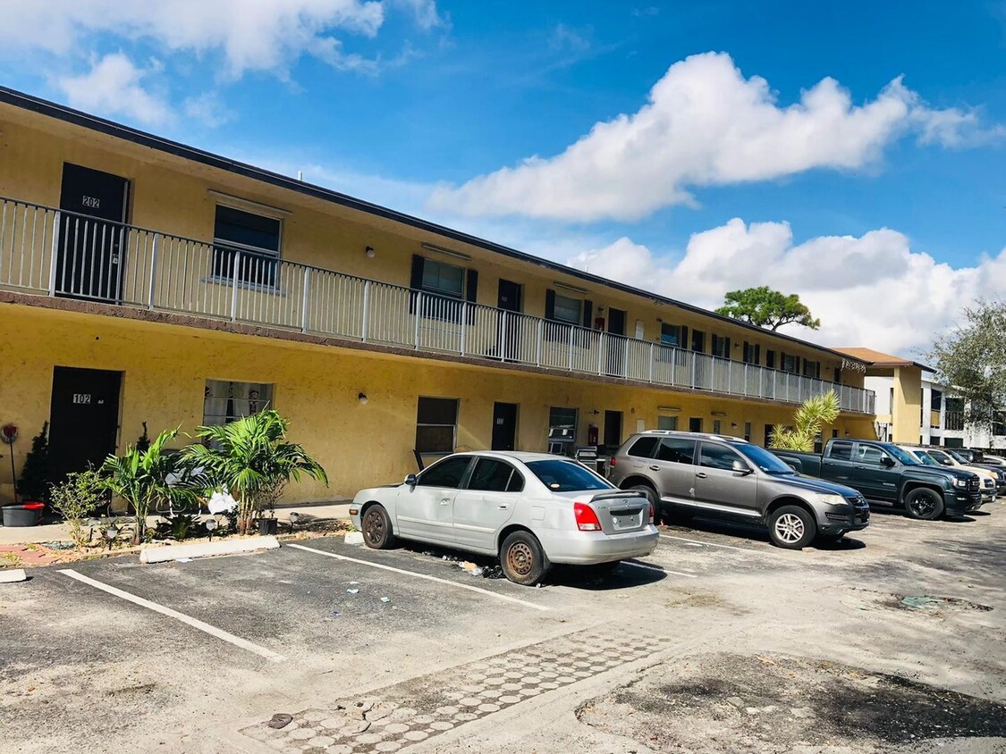 Primary Photo - 2Bed 2Bath Condo Lake worth