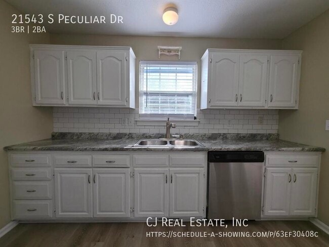 Building Photo - 21543 S Peculiar Dr