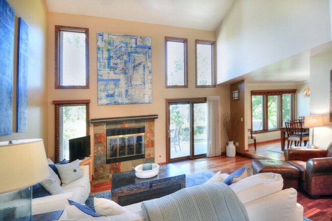Foto del edificio - 95 Woodbridge Dr