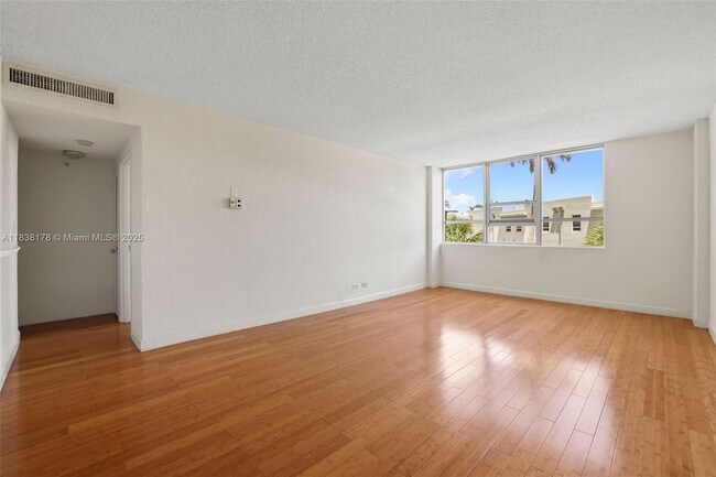 Foto del edificio - 1500 Bay Rd
