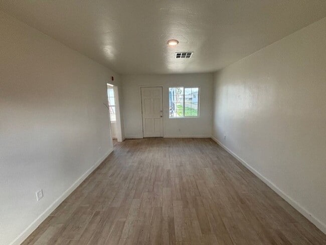 Building Photo - 1305-1305 1/2 Washington Ave