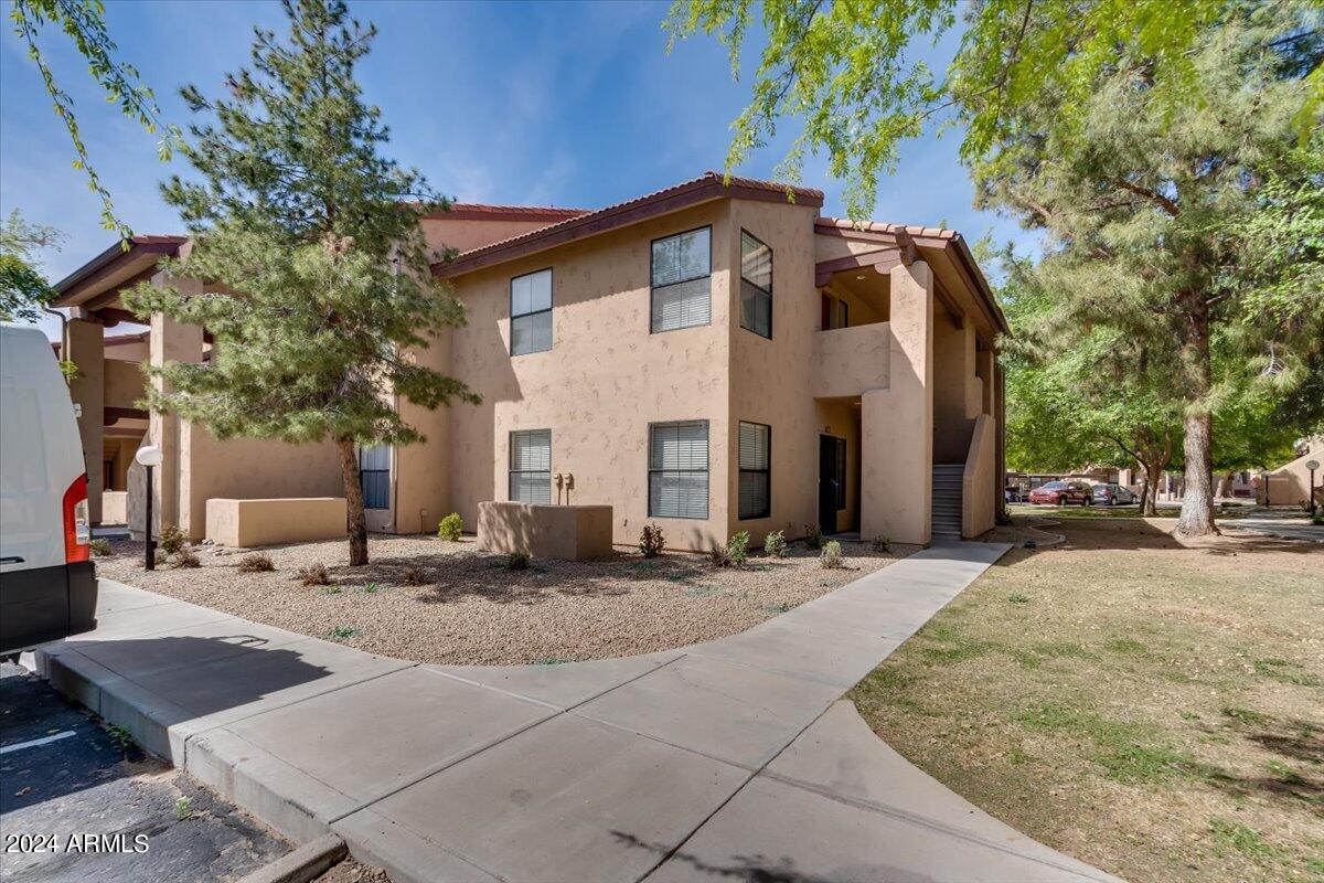 Primary Photo - 1351 N Pleasant Dr
