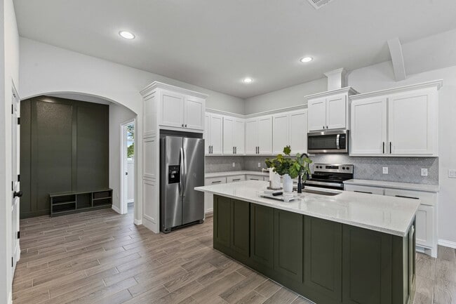 Building Photo - Grand in Granbury!