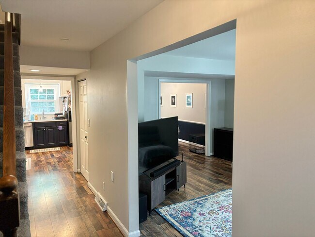 Foto del edificio - Close to Stonefield Shopping, UVA and walk...