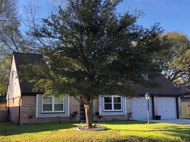 Building Photo - 10667 Hazelhurst Dr