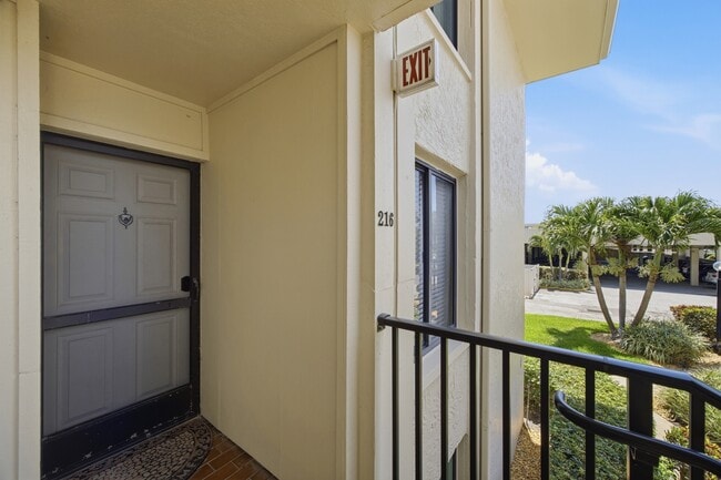 Building Photo - 6322 Palma Del Mar Blvd S