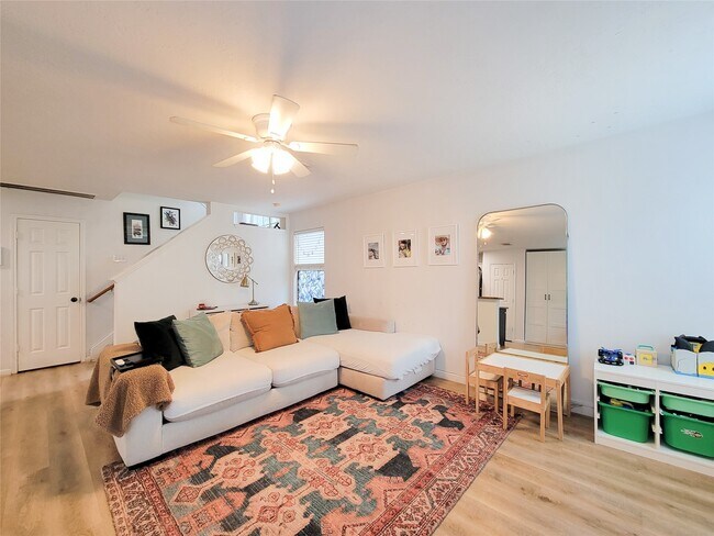 Foto del edificio - 42 Wineberry Pl