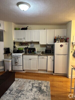 Building Photo - 151 Endicott St