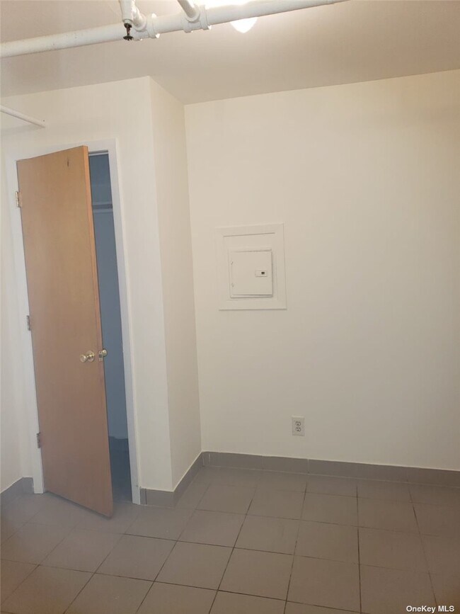 Building Photo - 513 Central Ave