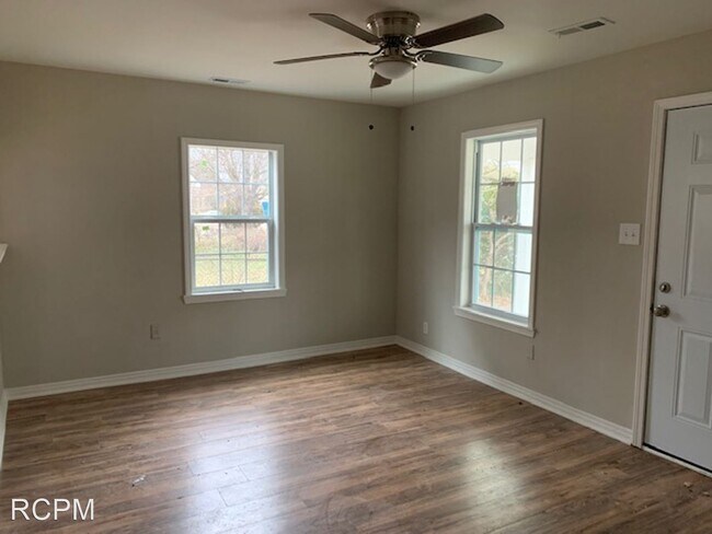 Foto del edificio - 2 br, 1 bath House - 713 10th St