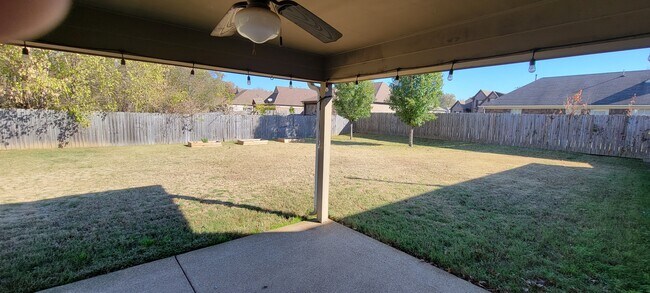 Foto del edificio - 9192 Huntington Oak Dr