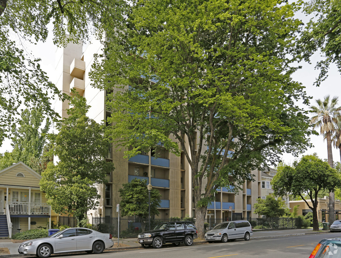 Building Photo - Capitol Terrace