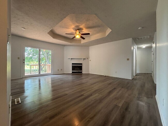 Foto del edificio - MOVE IN SPECIAL! Beautiful 3 bedroom 2 bat...