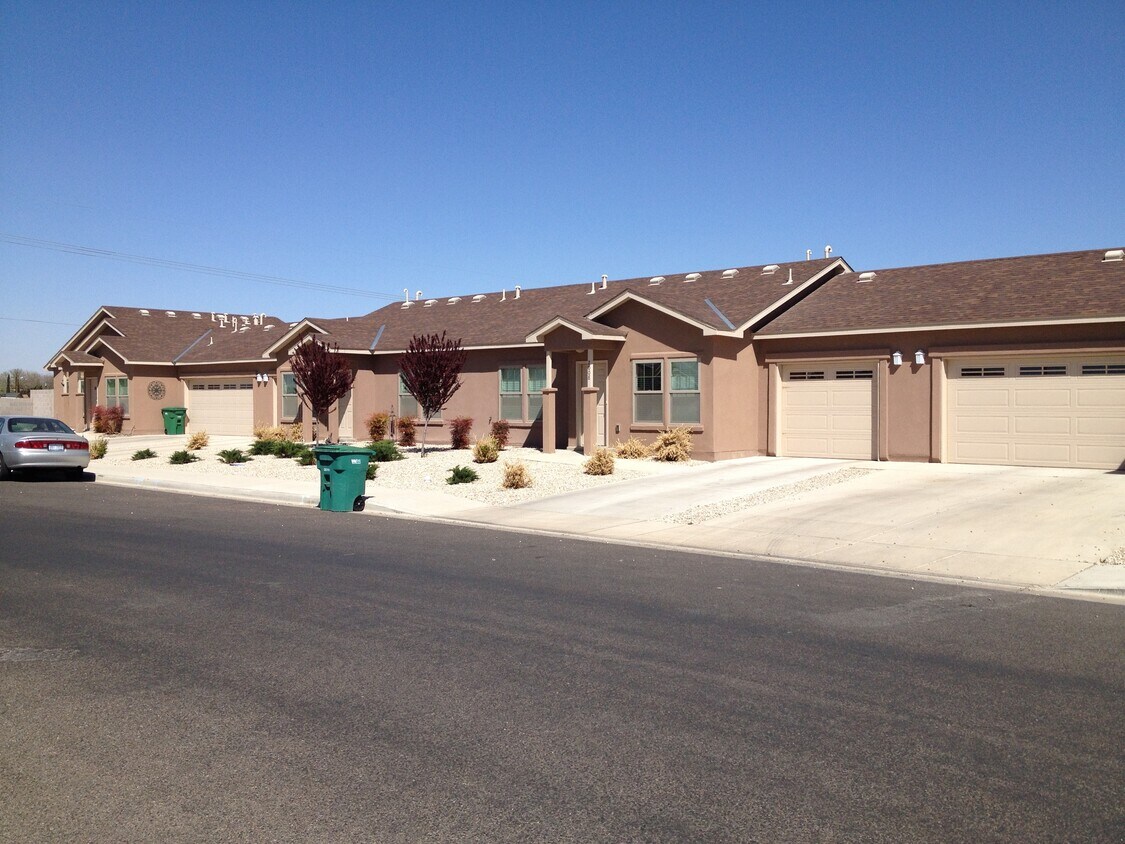 2303 N Red Oak Dr, Hobbs, NM 88240 Townhome Rentals in Hobbs NM