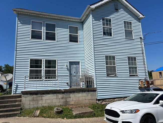 2 Bedroom Duplex within walking distance o... - 2 Bedroom Duplex within walking distance o... House