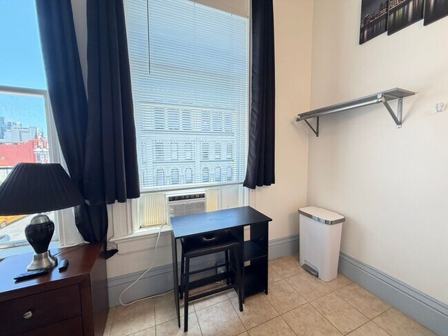 Foto del edificio - Furnished Unit for Rent in Historic Downtown Cole Block Building