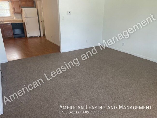 Building Photo - Cozy 2-Bedroom 1-Bath Duplex Unit Availabl...