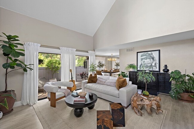 Foto del edificio - Charming Townhome in Turtle Rock