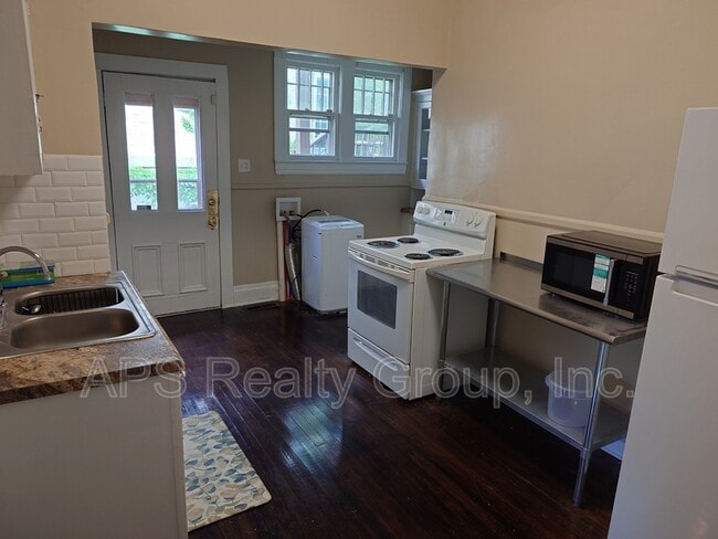 Foto del edificio - 301 N Spring St
