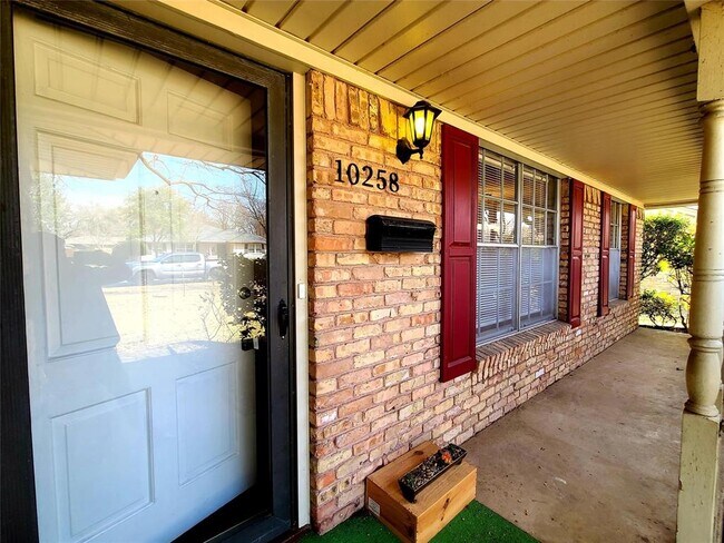 Building Photo - 10258 Vinemont St