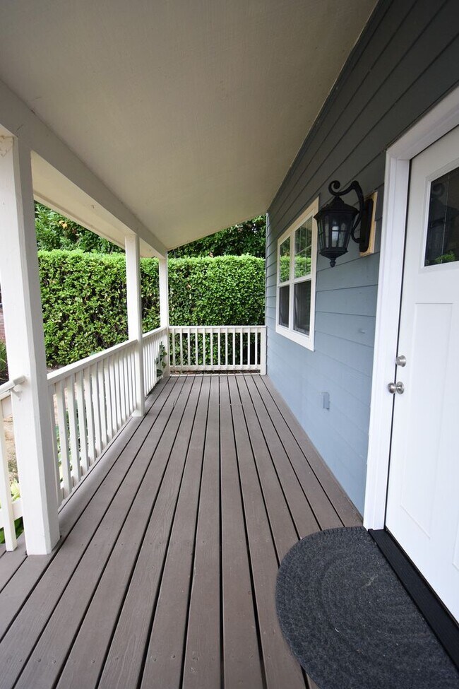 Foto del edificio - Beautiful 4 Bedroom 2 Bath Home in NE Port...
