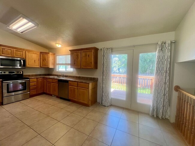 Building Photo - Lovely 4-Bedroom House in Lehi