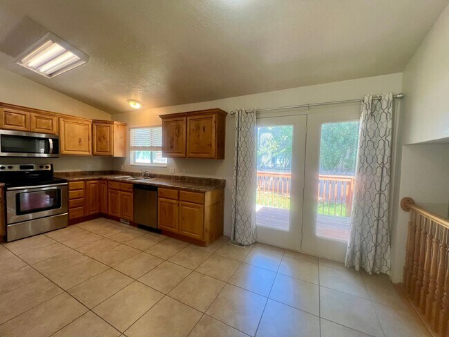 Foto del edificio - Lovely 4-Bedroom House in Lehi