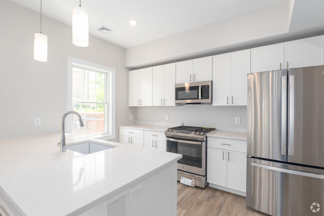 1BR, 1BA - 825SF Kitchen - Shrewsbury Manor at Allen Place