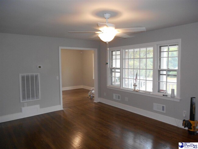 Foto del edificio - 134 Hillcrest Dr