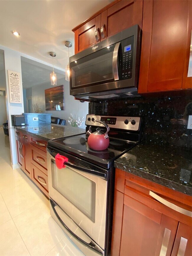 Foto del edificio - 1560 NE 127th St