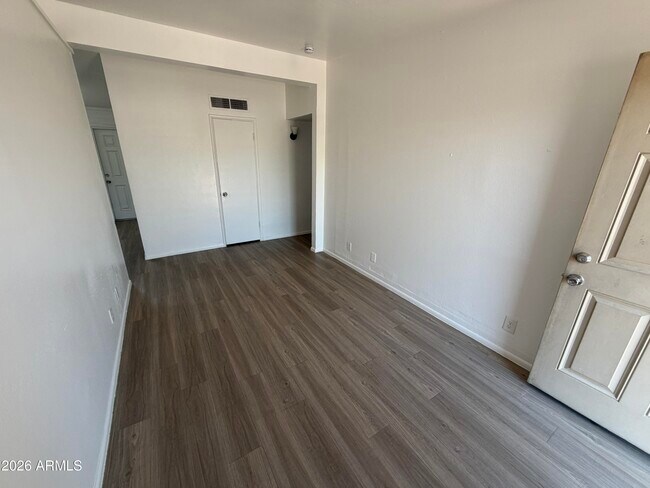 Foto del edificio - 2150 W Missouri Ave