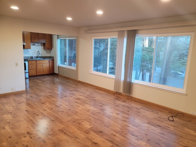Building Photo - 132 Locksley Ave
