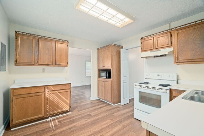 Building Photo - Cozy Living in Goose Creek!